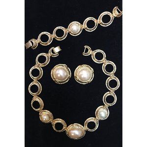 Pearl Vintage Jewelry Parure Set Necklace Bracelet and Earrings Golden Brush Pea